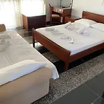 Ξενοδοχείο με διαμερίσματα Stella's House 3*