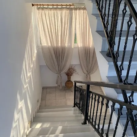 מלון דירות Stella's House